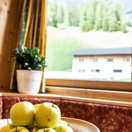 - Ciasa Rue Blanch Otel San Cassiano (Badia)