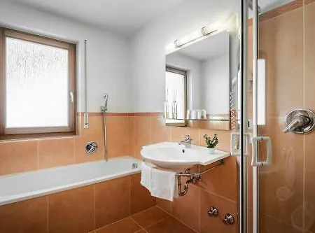 - Ciasa Rue Blanch Otel San Cassiano (Badia)